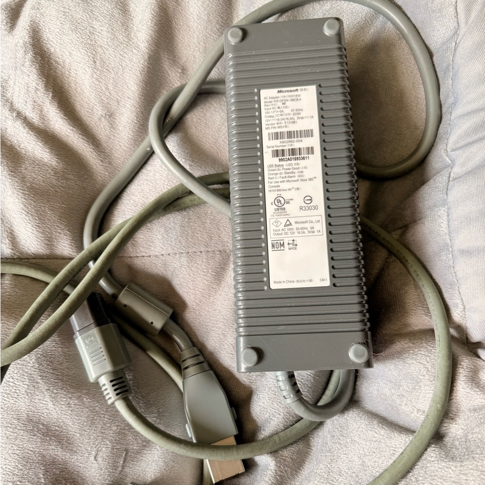 Microsoft XBox 360 Gray Power Adapter and component HD AV Cable